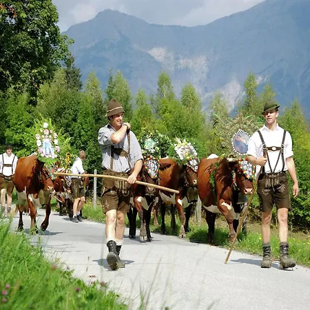 아파트 In Near Lift *